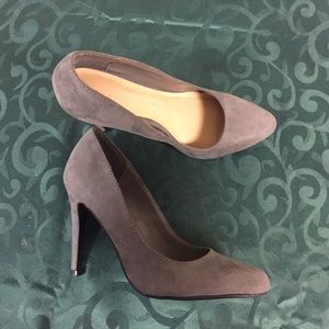 Lauren Conrad Grey Faux Suede Pumps